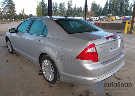 2010 Ford Fusion Hybrid z USA, uszkodzony, nr VIN 3FADP0L36AR135638